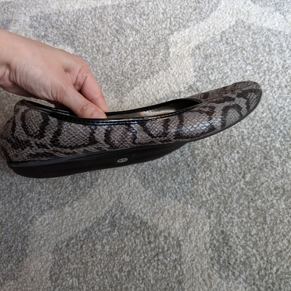 Charlotte Russe Snakeprint Flats - Picture 7 of 8